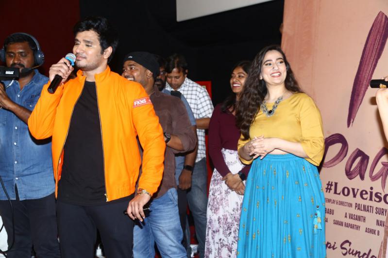 18-pages-movie-trailer-launch-9.jpg