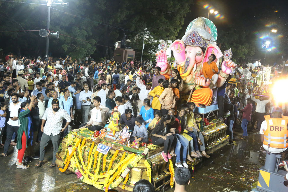 2023-hyderabad-ganesh-visarjan-photos-set-1-10.jpg