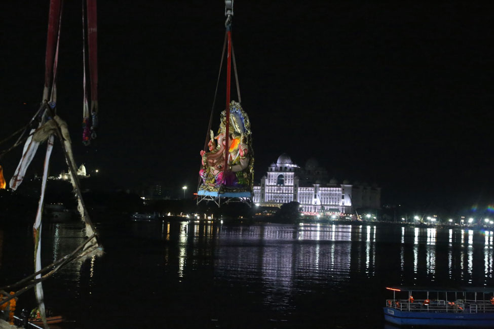 2023-hyderabad-ganesh-visarjan-photos-set-1-2.jpg