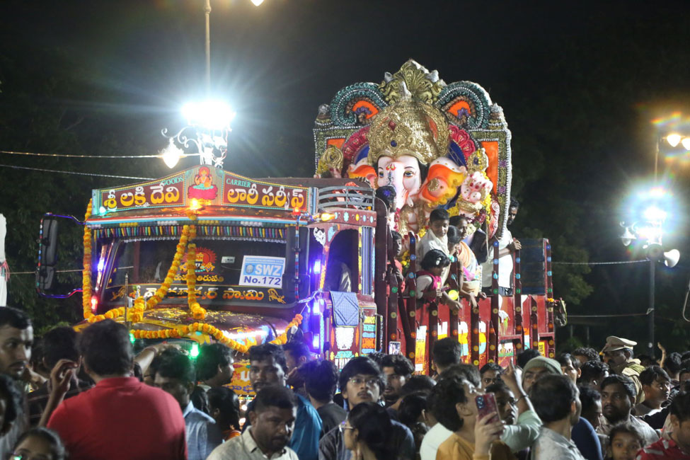 2023-hyderabad-ganesh-visarjan-photos-set-1-50.jpg
