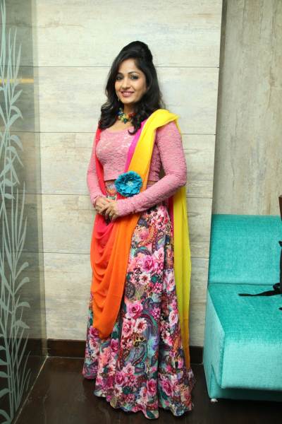 2a-Madhavi-Latha.jpg