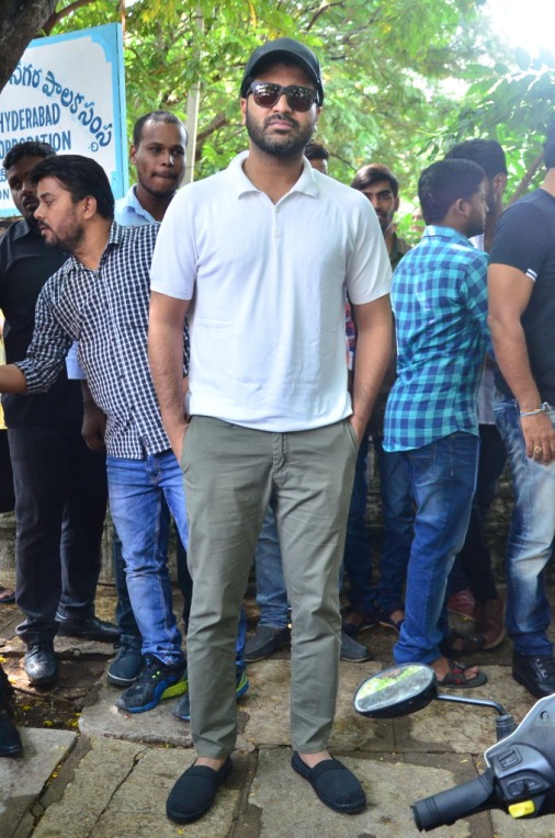 Mahanubhavudu Movie Team Particpates Swachh Bharat at Srinagar Colony