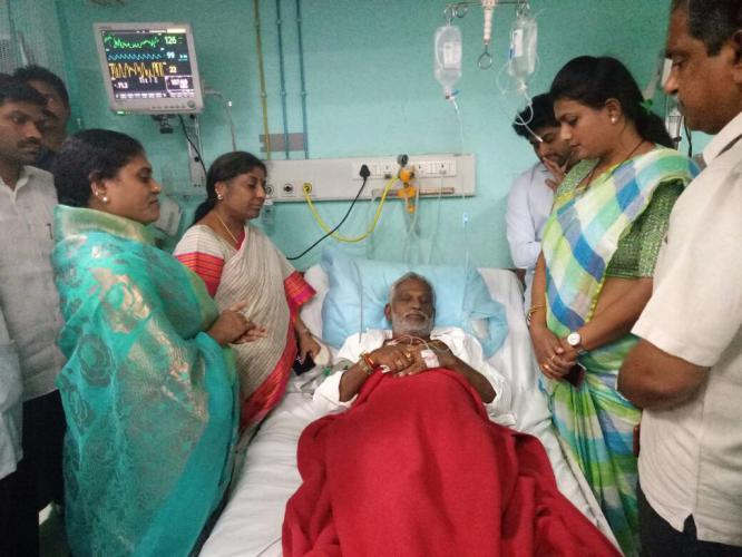 YSRCP MPs on indefinite fast