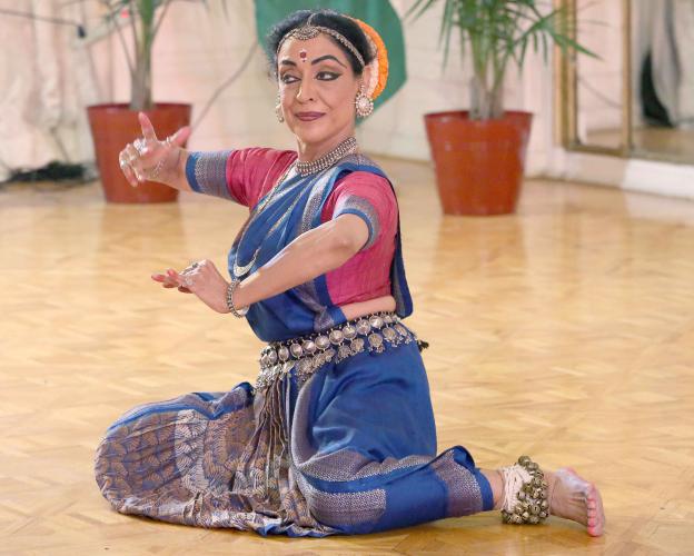 MadhaviMudgalTroupe19_3A6A2578-8×10.jpg