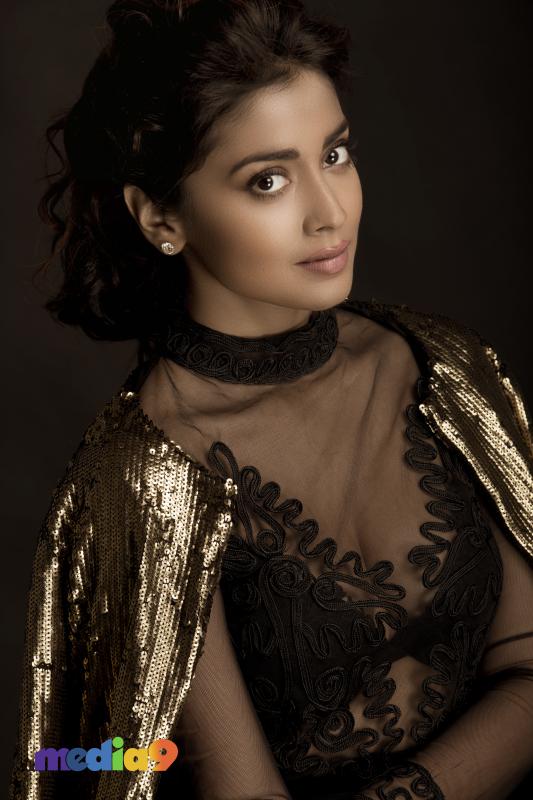 SHRIYA-SARAN-16.jpg