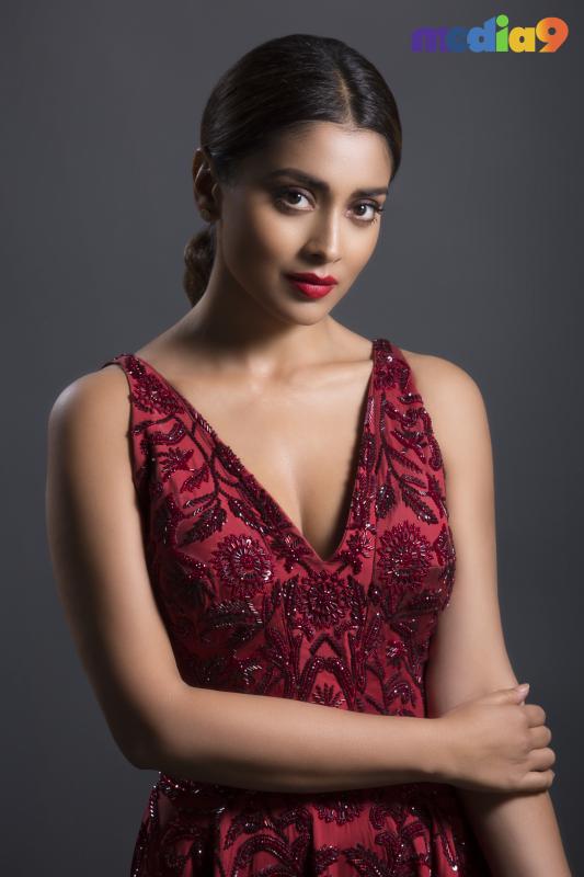 SHRIYA-SARAN-22.jpg