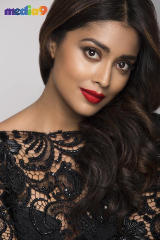 SHRIYA-SARAN-25.jpg