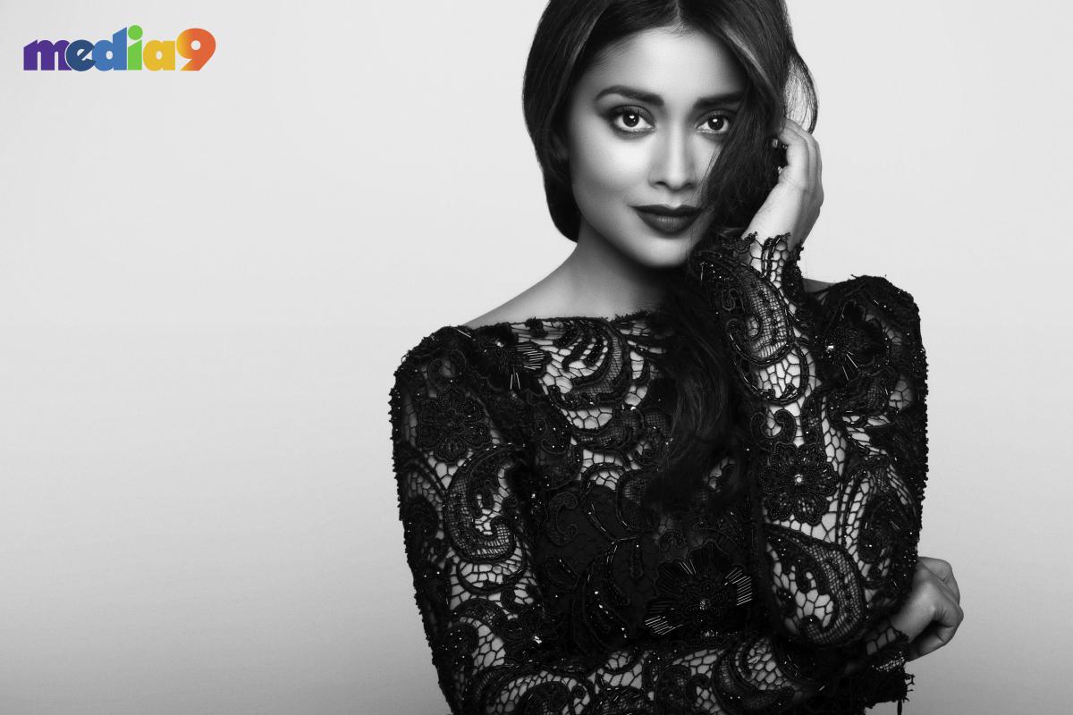 SHRIYA-SARAN-26.jpg
