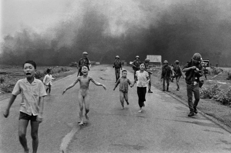 Vietnam-War-by-Nick-Ut_Indian-Photo-Festival-2018-Hyderabad-5.jpg