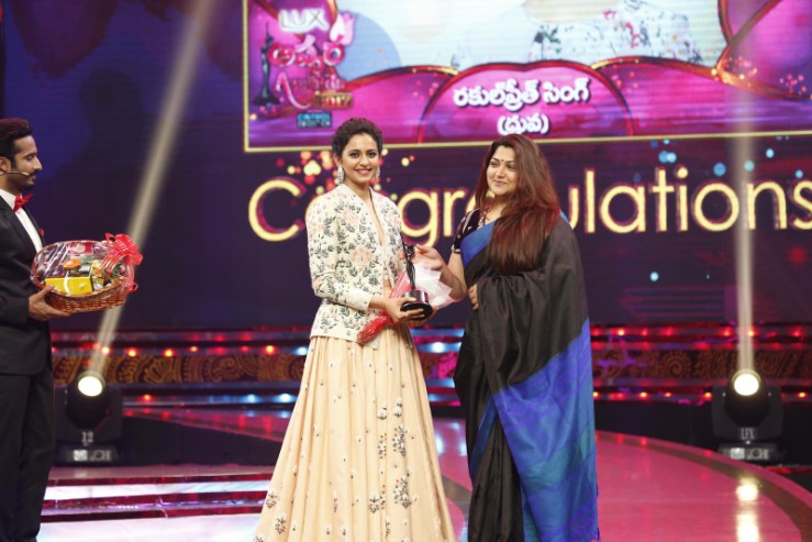 Zee-Tv-Apsara-Awards-37.jpg