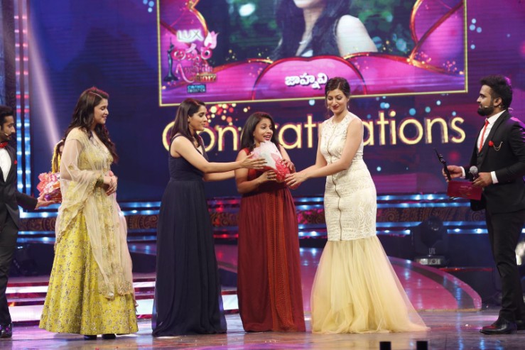 Zee-Tv-Apsara-Awards-51.jpg