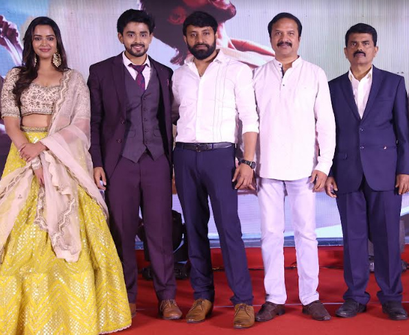 aakasa-veedhullo-movie-pre-release-2.jpg