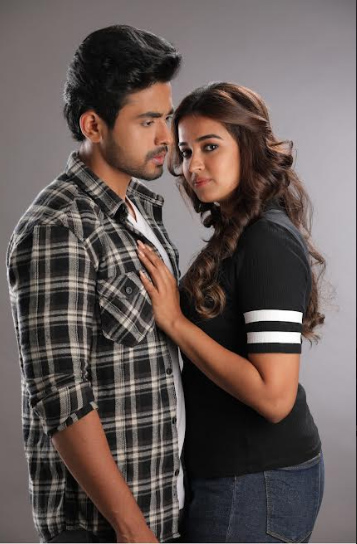 aakasa-veedhullo-movie-stills-3.jpg