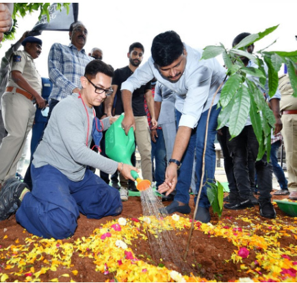 aamir-khan-green-india-challenge-in-begumpet-7.jpg
