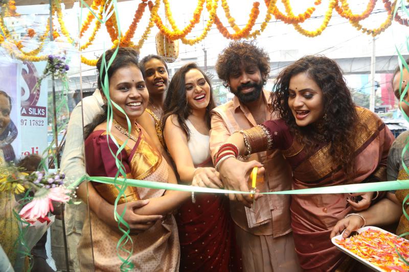 aata-sandeep-jyothiraj-at-aishwarya-silks-grand-opening-3.jpg