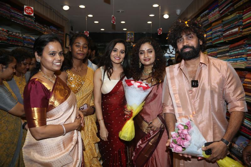 aata-sandeep-jyothiraj-at-aishwarya-silks-grand-opening-4.jpg