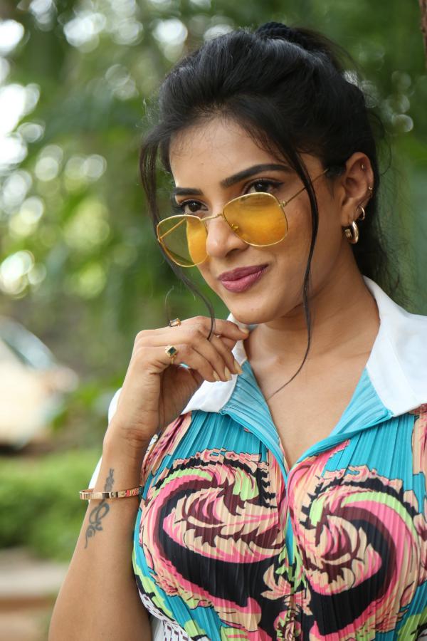 aayushi-patell-stills-2.jpg