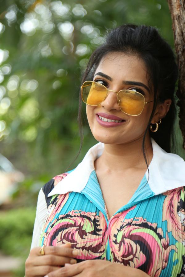 aayushi-patell-stills-3.jpg