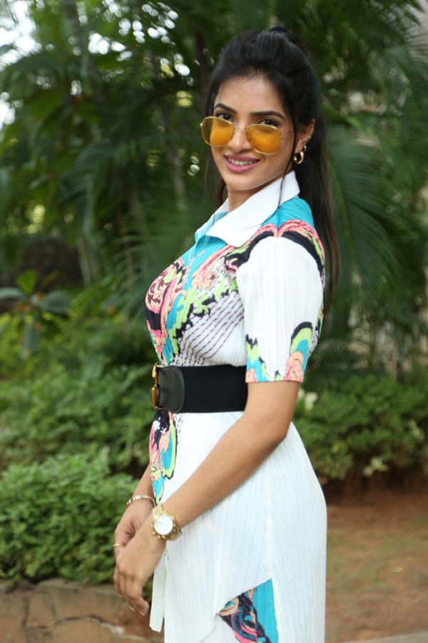 aayushi-patell-stills-9.jpg