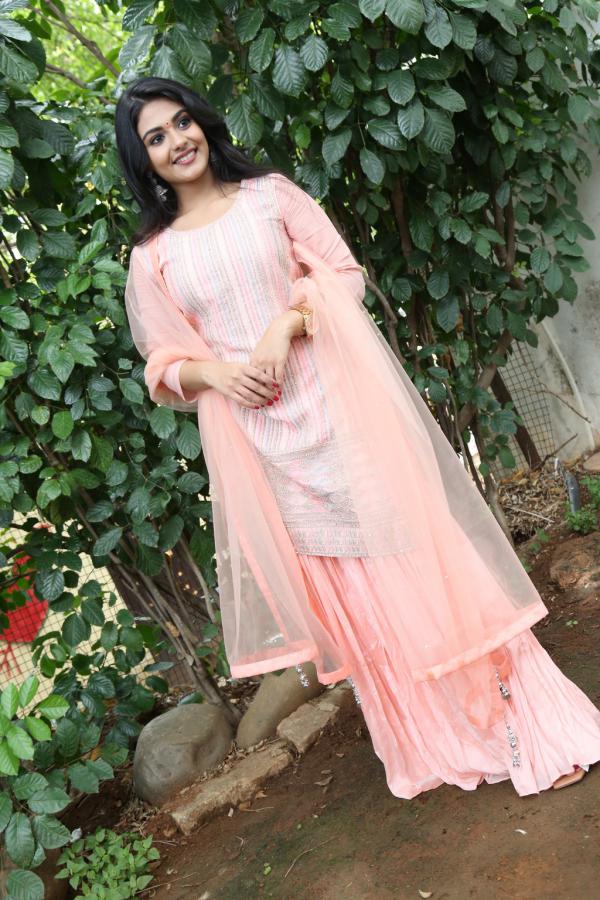 actress-nayan-sarika-stills-10.jpg