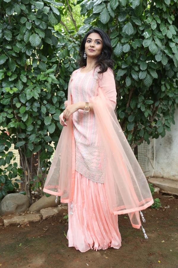 actress-nayan-sarika-stills-7.jpg