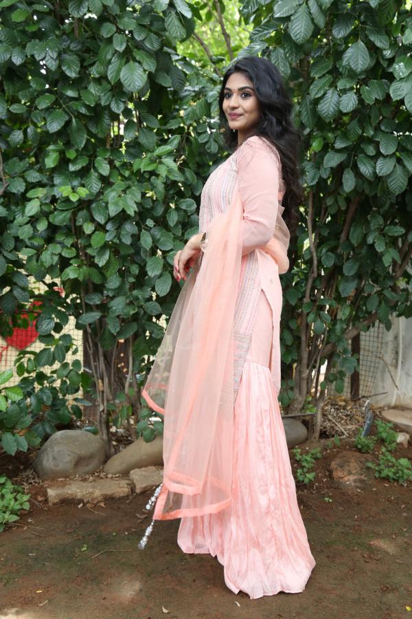 actress-nayan-sarika-stills-8.jpg