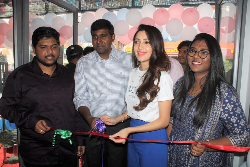 actress-neha-shetty-launches-dumont-coffee-meets-ice-creamery-store-in-kompally-1.jpg