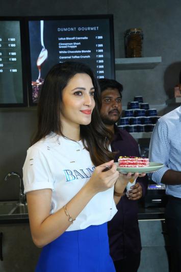 actress-neha-shetty-launches-dumont-coffee-meets-ice-creamery-store-in-kompally-14.jpg