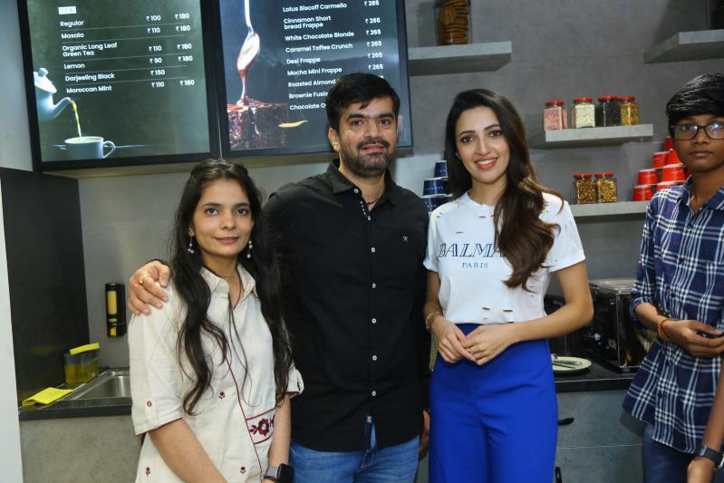 actress-neha-shetty-launches-dumont-coffee-meets-ice-creamery-store-in-kompally-20.jpg