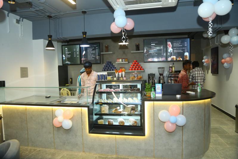 actress-neha-shetty-launches-dumont-coffee-meets-ice-creamery-store-in-kompally-5.jpg