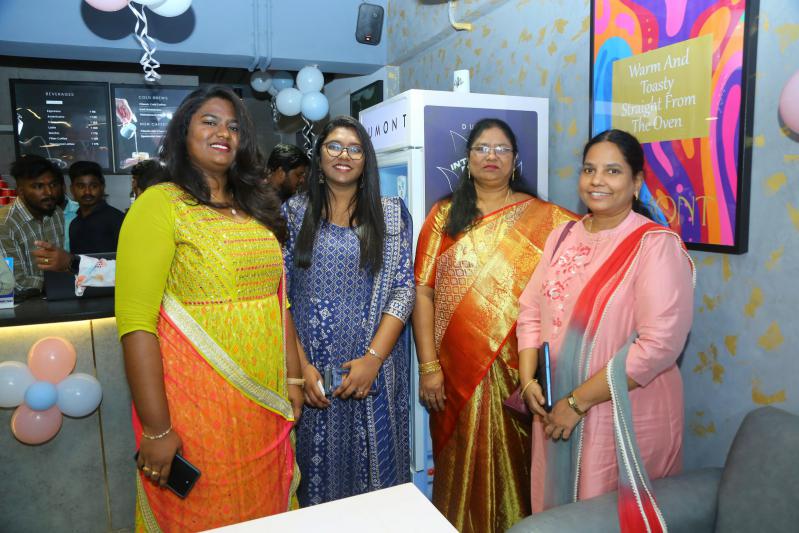 actress-neha-shetty-launches-dumont-coffee-meets-ice-creamery-store-in-kompally-7.jpg