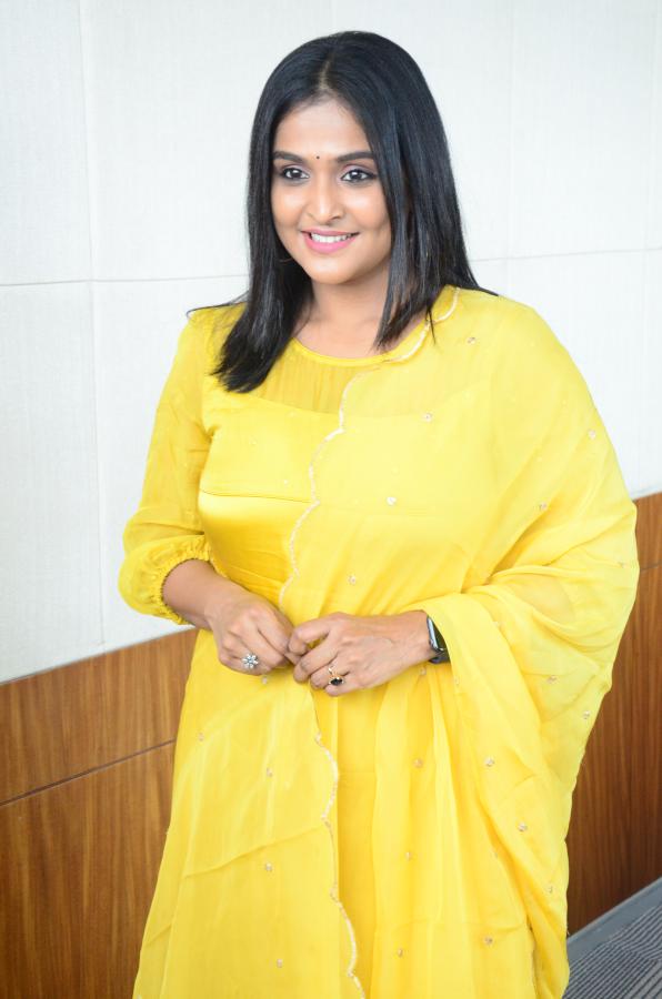 actress-ramya-nambeesan-stills-13.jpg