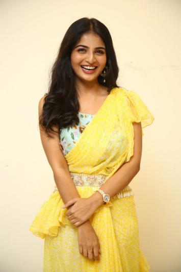 actress-sreemukhi-inaugurates-whipride-taxi-services-4.jpg