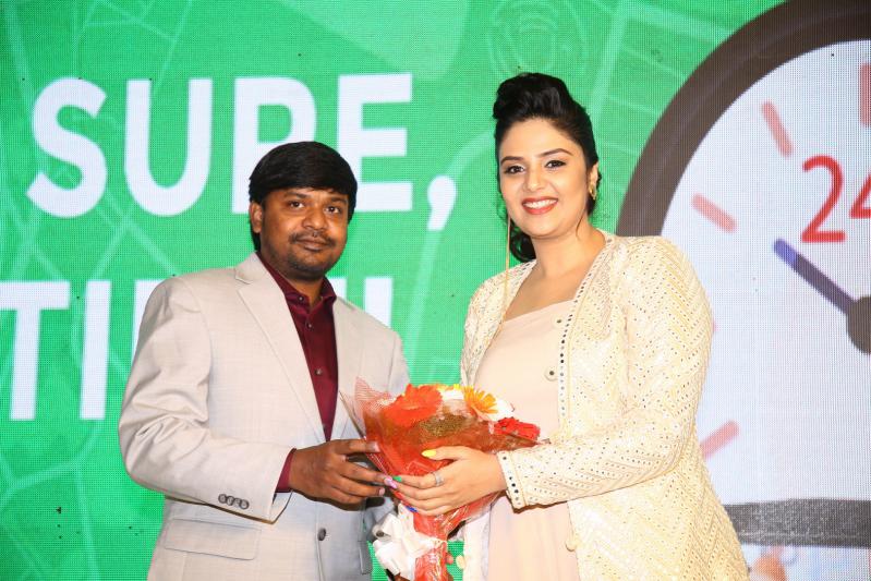 actress-sreemukhi-inaugurates-whipride-taxi-services-6.jpg