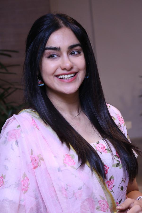 adah-sharma-stills-2.jpg
