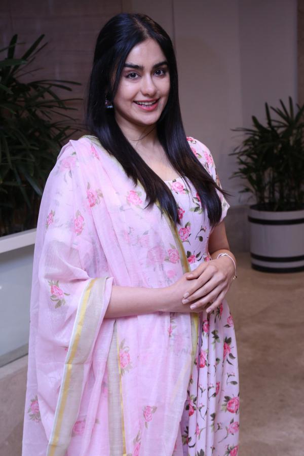 adah-sharma-stills-4.jpg