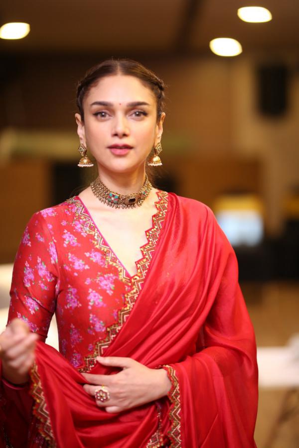 aditi-rao-hydari-interview-10.jpg