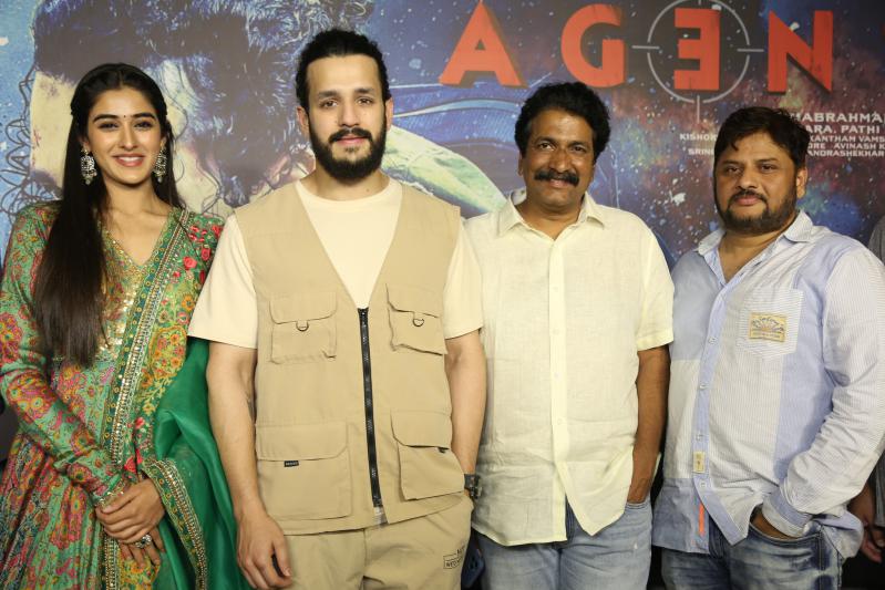 agent-movie-press-meet-4.jpg