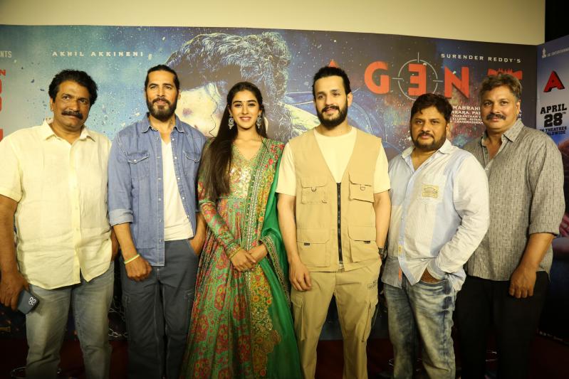 agent-movie-press-meet-5.jpg