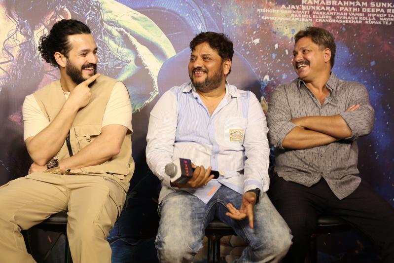 agent-movie-press-meet-9.jpg
