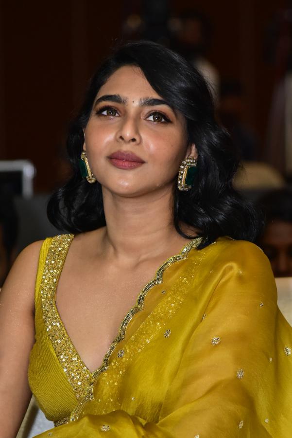 aishwarya-lekshmi-stills-3.jpg