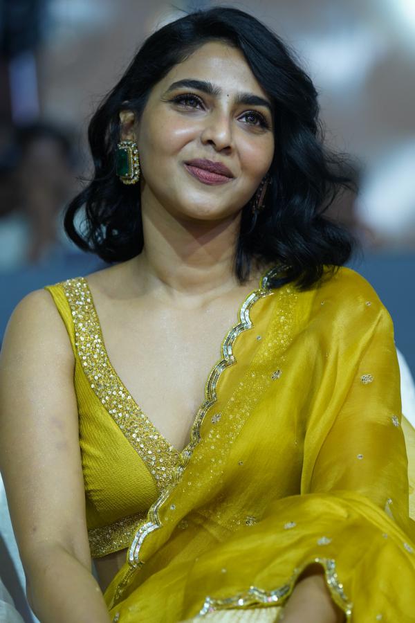 aishwarya-lekshmi-stills-5.jpg