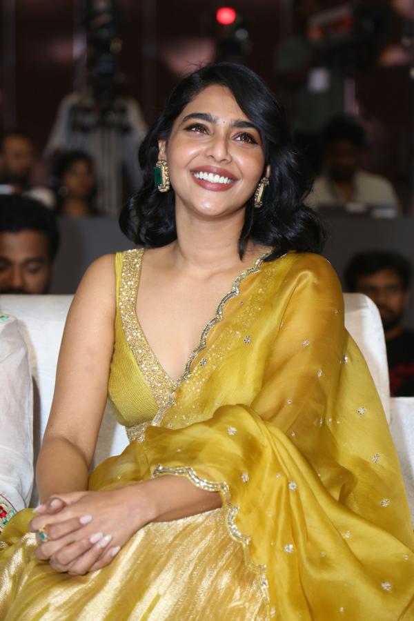 aishwarya-lekshmi-stills-8.jpg