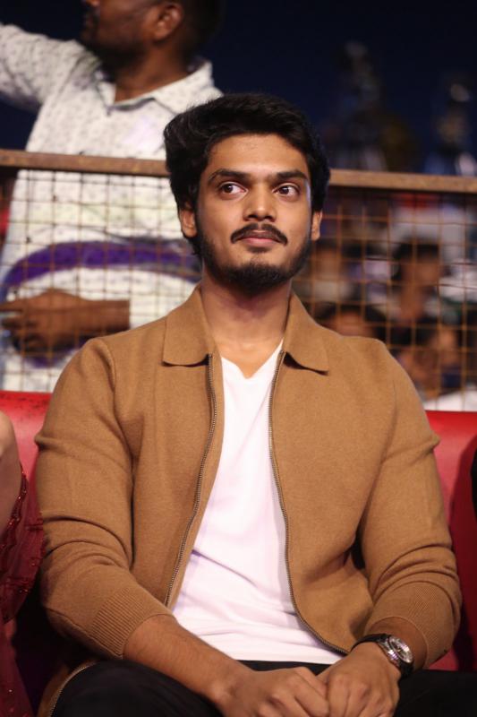 akash-puri-stills-10.jpg
