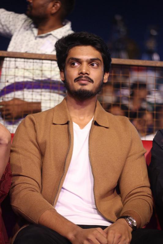 akash-puri-stills-11.jpg