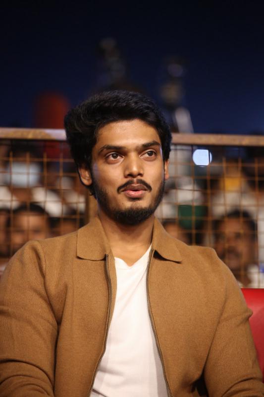 akash-puri-stills-13.jpg