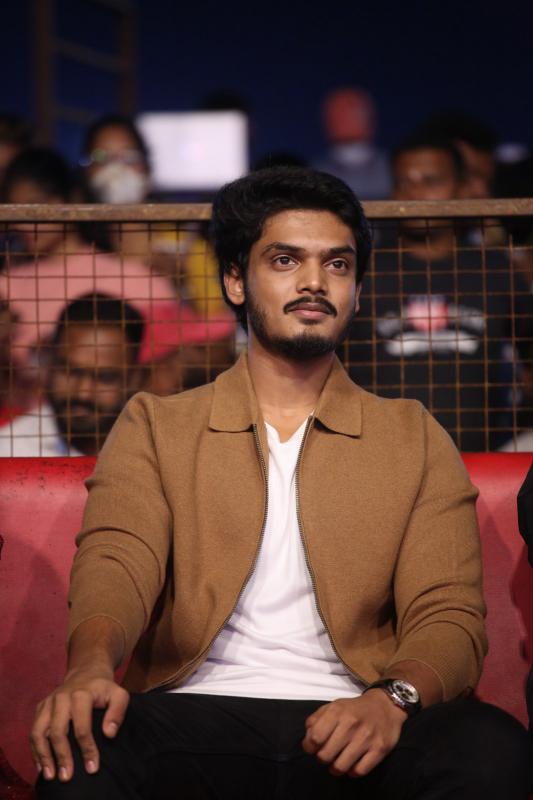 akash-puri-stills-14.jpg