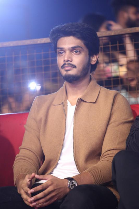 akash-puri-stills-16.jpg