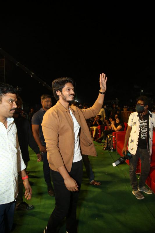 akash-puri-stills-3.jpg