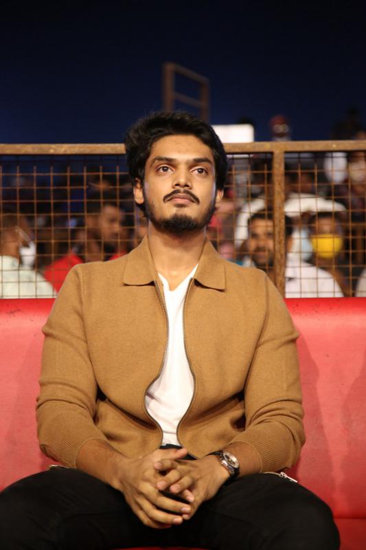 akash-puri-stills-6.jpg